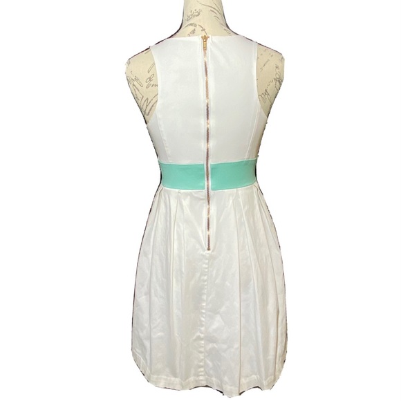 Charlotte Russe Pleated Dress Size Medium - Picture 2 of 5